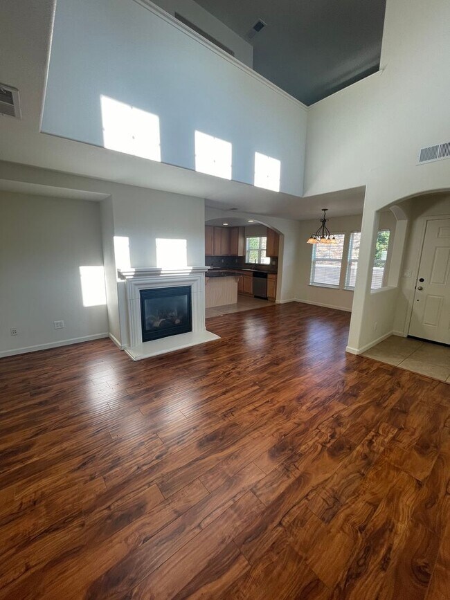 Building Photo - 4-Bedroom Home in the Village at Somersett!
