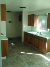Building Photo - 320 Ashland Dr