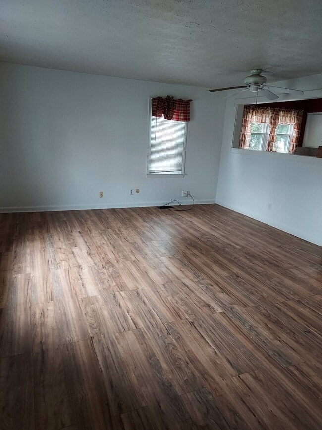 Building Photo - 1575 Victory Dr