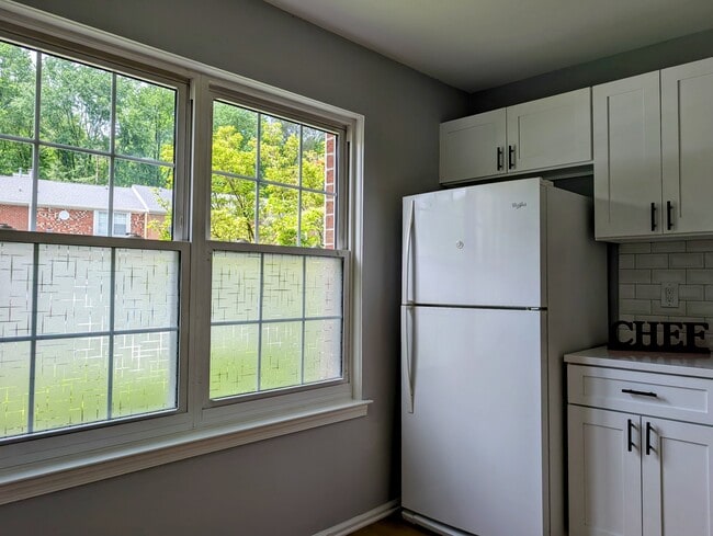 Building Photo - 23 Viburnum Ct