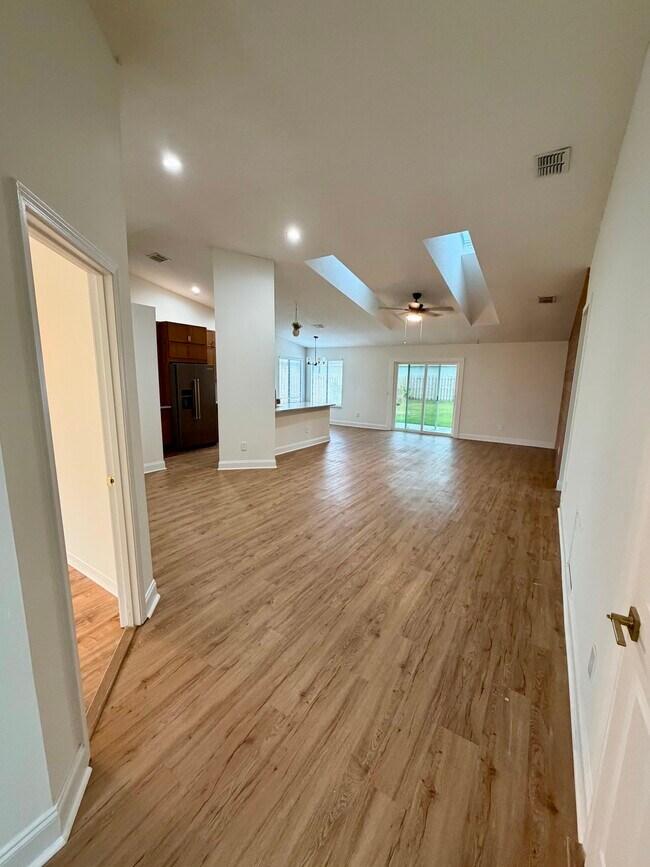 Foto del edificio - 107 Woodland Dr