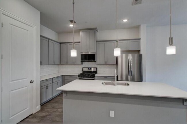 Building Photo - 1564 Windermere Wy