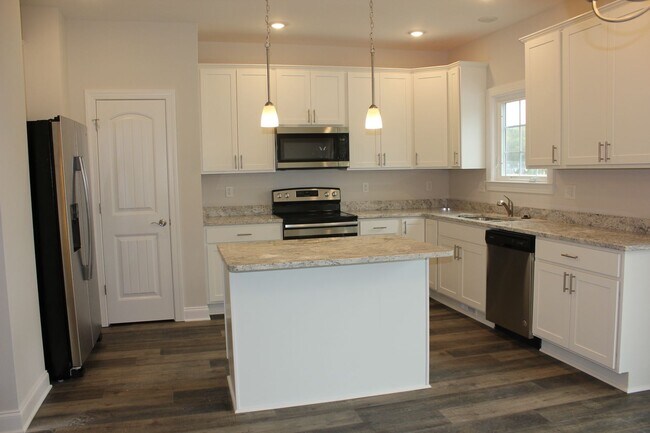 Foto del edificio - End Unit Townhouse for Rent in Crescent Ridge