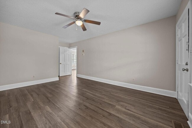 Foto del edificio - 204 W McNeill St