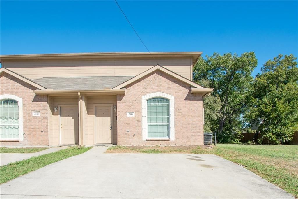2118 W.E. Roberts St, Grand Prairie, TX 75051 Townhome Rentals in