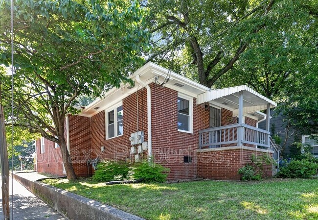 Building Photo - 2036 McPherson Dr