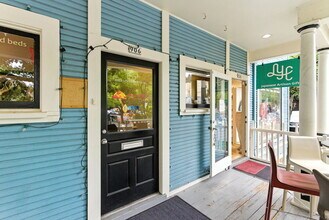 Building Photo - 906 NW 23rd Ave