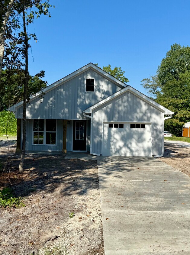 Primary Photo - 306 Bynum Ave