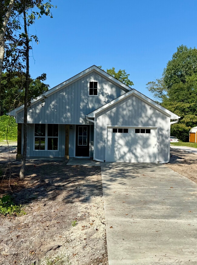 Building Photo - 306 Bynum Ave