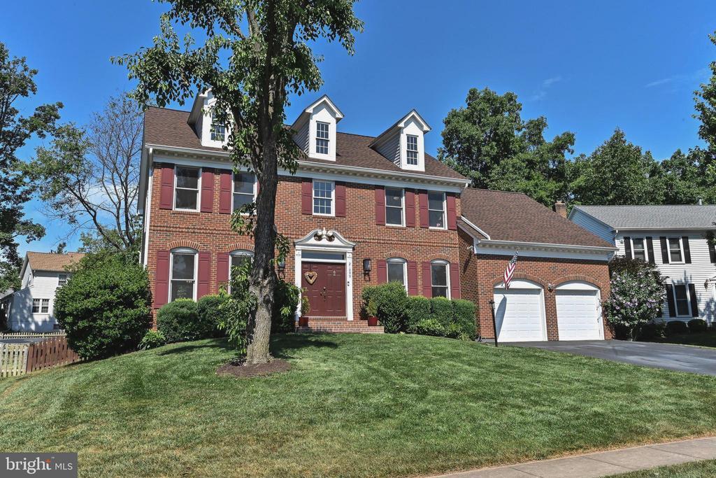 Primary Photo - 21099 Raintree Ct
