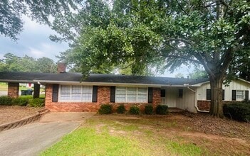 Building Photo - 905 Eisenhower Dr