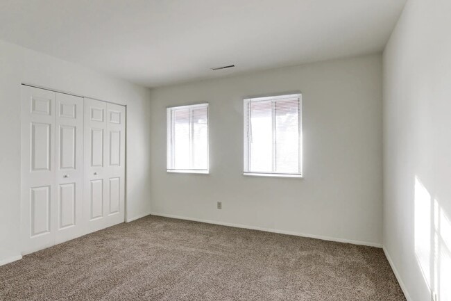 Building Photo - Elkhart Green