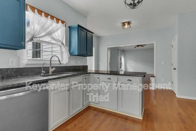 Building Photo - 3391 Valley Crossing Dr