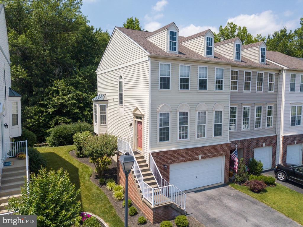 Foto principal - 536 E Boxborough Dr
