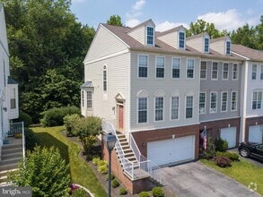 Building Photo - 536 E Boxborough Dr