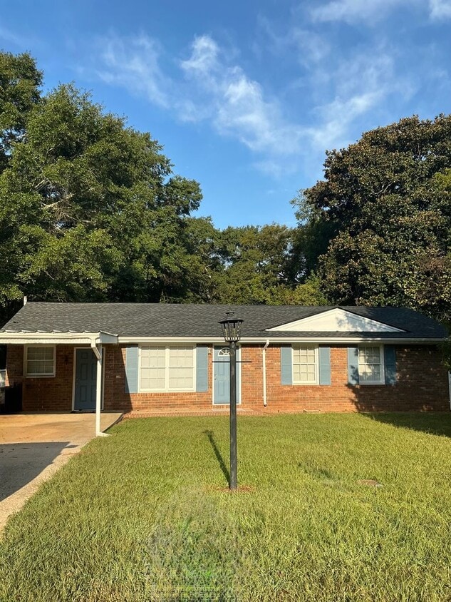 Foto principal - 3 BR/ 2 BA Close to Downtown Watkinsville ...