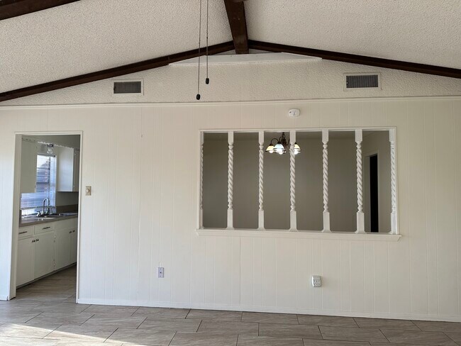 Comedor - 205 Town North Dr