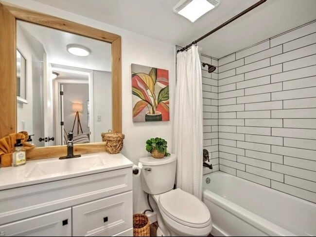 Building Photo - 2 Bedroom Condo in Naples