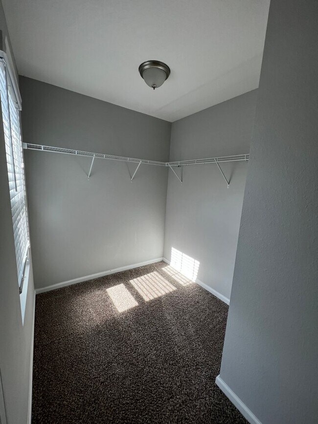 Foto del edificio - 3 Bed, 2.5 bath available right off of Sou...