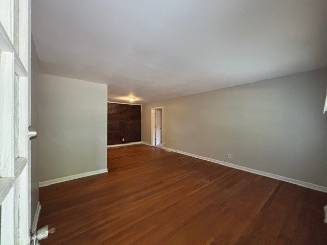Foto del edificio - 3907 Raintree Dr