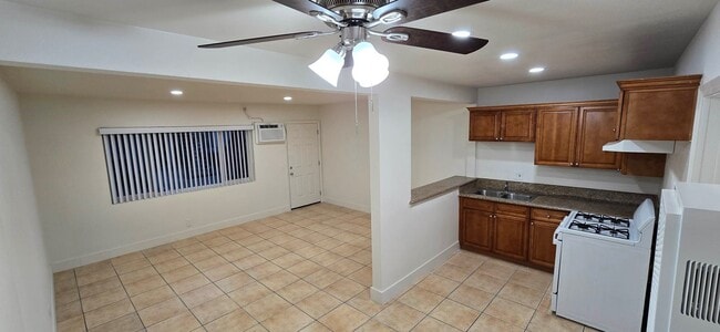 Building Photo - 13926 La Mirada Blvd