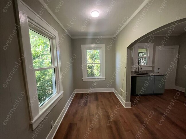 Building Photo - 202 Dellwood Pl