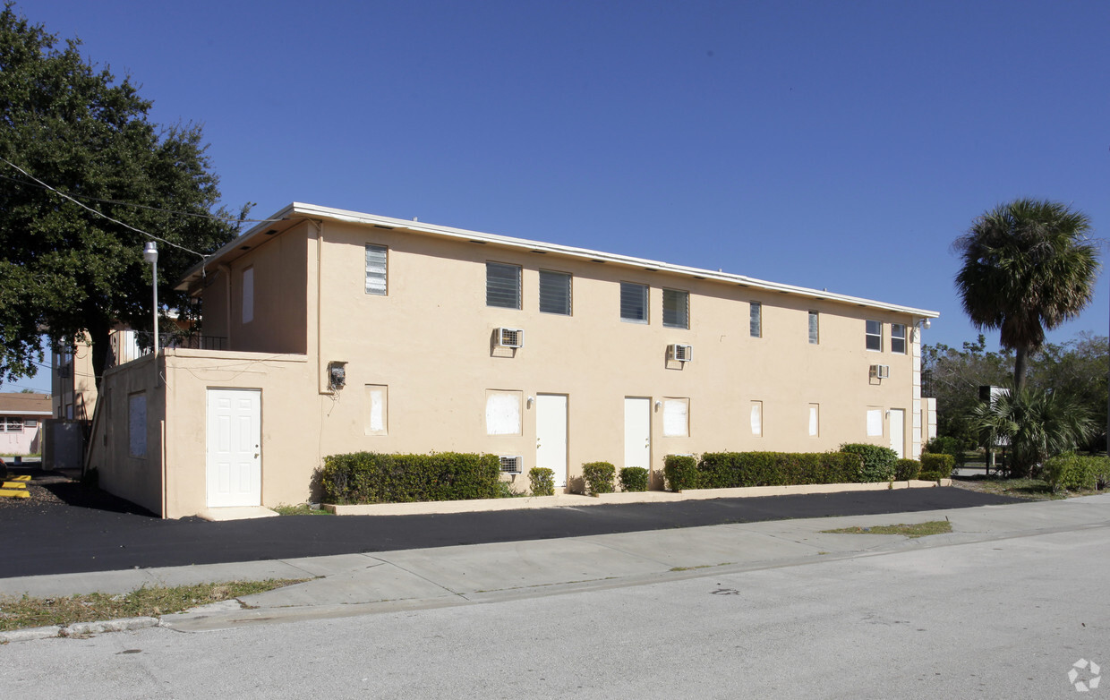 Building Photo - Broadway Apartments