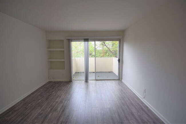 Foto del edificio - 15007 Burbank Blvd