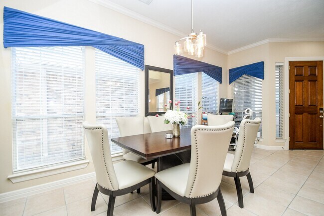 Foto del edificio - 2714 Windy Thicket Ln