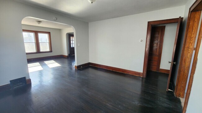 Foto del edificio - 10401 Homeworth Ave
