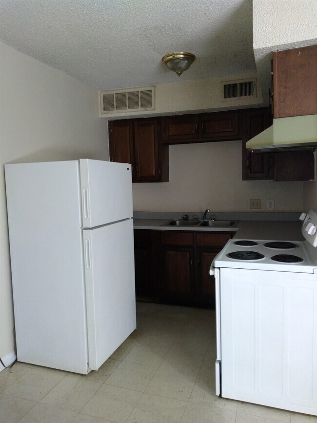102 Edward St, Del Rio, TX 78840 Condo for Rent in Del Rio, TX