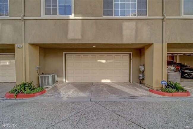 Foto del edificio - 3 br, 3 bath Condo - 23421 S Vermont Ave U...