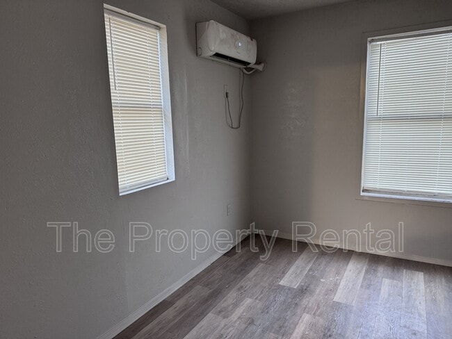 Foto del edificio - 5912 Austin Ave