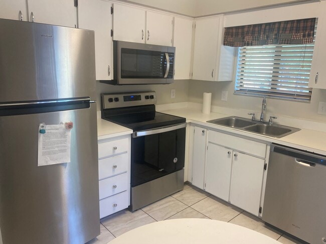 Building Photo - Charming 2-Bedroom Condo in Peaceful Foxha...