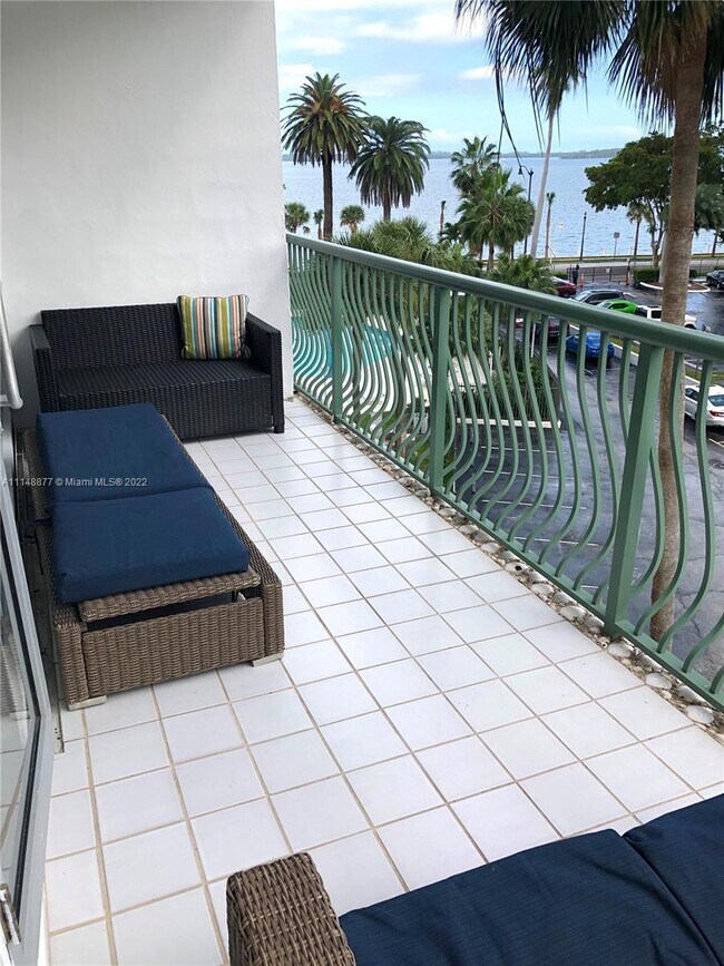 Foto del edificio - 1408 Brickell Bay Dr