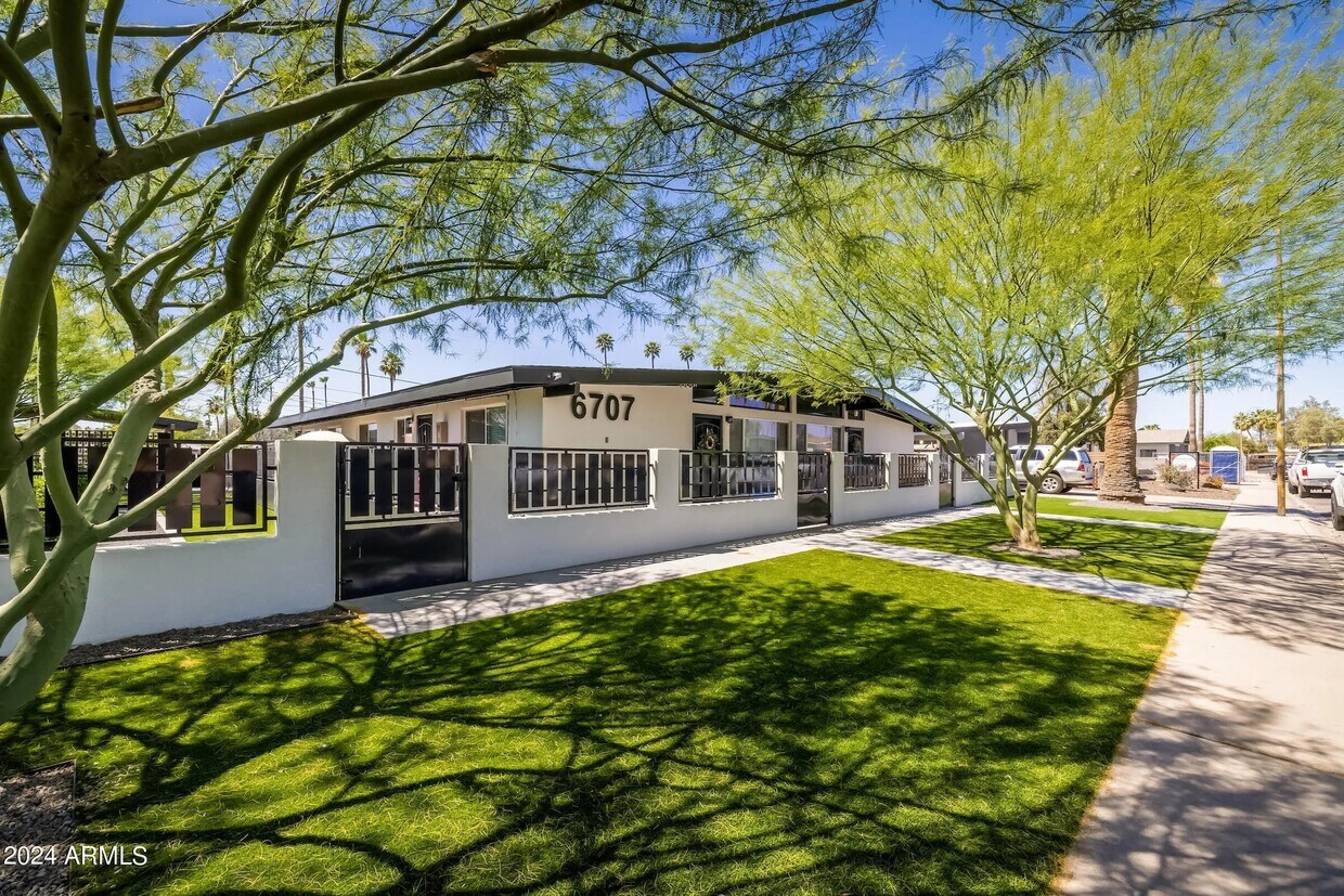 Foto del edificio - 6713 E Monterey Way