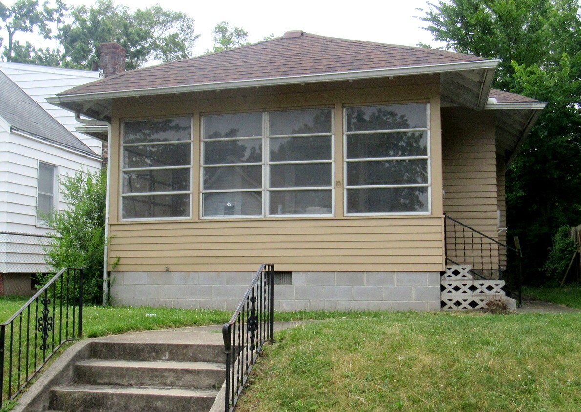 Photo - 230 E Donald St