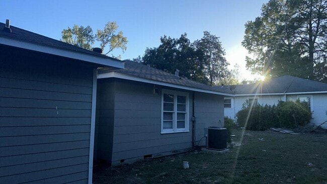 Building Photo - 218 E Morris St