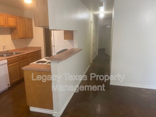 Building Photo - 1322 Country Club Rd