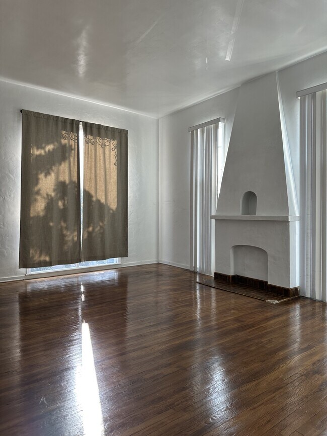 Foto del edificio - 315 N Sierra Bonita Ave