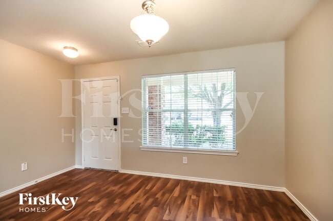 Foto del edificio - 17903 Seco Creek Ln