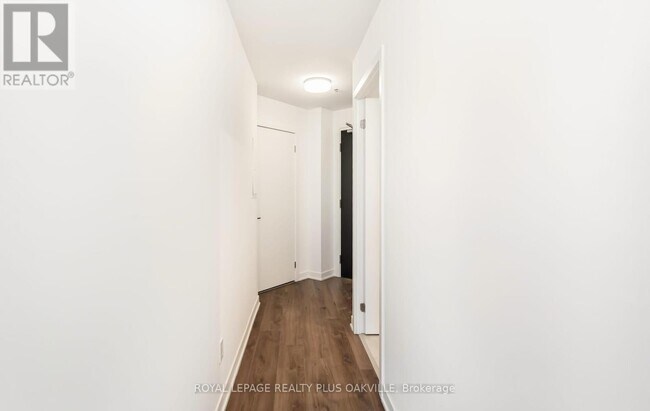 Building Photo - 405 Dundas St W