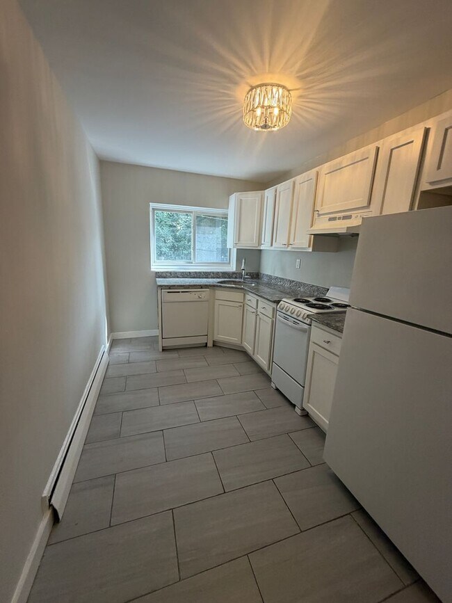 Building Photo - 63 Selkirk Rd