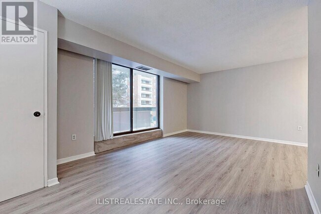 Photo du bâtiment - 1200 Bridletowne Cir