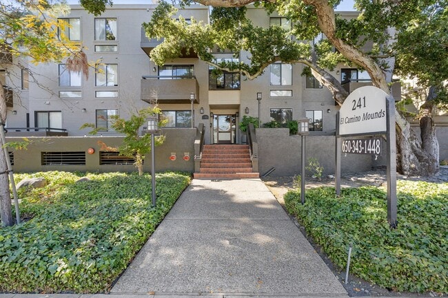 Building Photo - 241 N El Camino Real