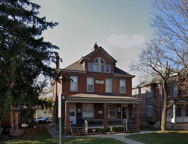 Foto del edificio - 1633-1635-1635 Summit St