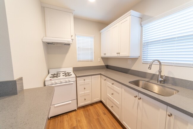 Building Photo - 453 Gaviota Ave