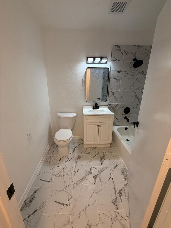 Foto del edificio - Gorgeous all renovated Home in Houston, TX!.