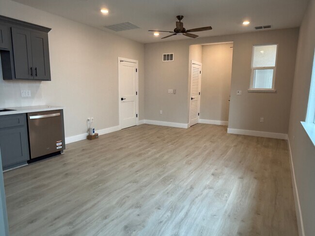 Foto del edificio - 4085 Peter's Ct