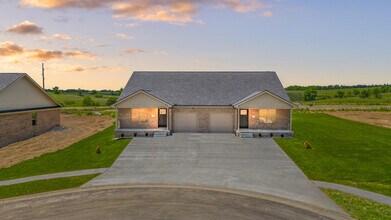 Building Photo - 5011 Melana Wy